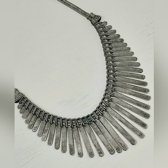 Simple Statement Necklace - Picture 4 of 4